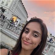 Estudiante de medicina que ofrece clases de biología e inglés.